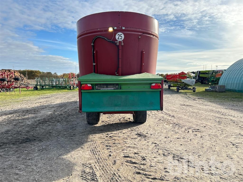 Strautmann Verti-Mix 2401 Double (2015) - Remorcă distribuit furaje: Foto 4 Strautmann Verti-Mix 2401 Double (2015) - Remorcă distribuit furaje: Foto 4