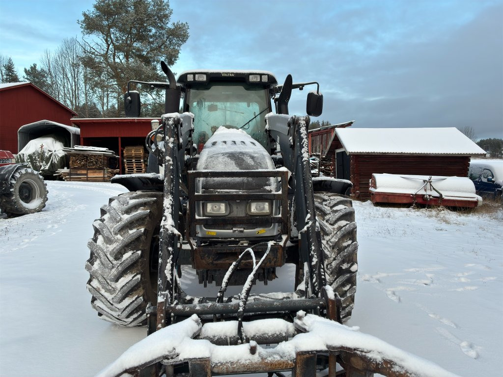 VALTRA T202 med lastare - Tractor agricol: Foto 2 VALTRA T202 med lastare - Tractor agricol: Foto 2