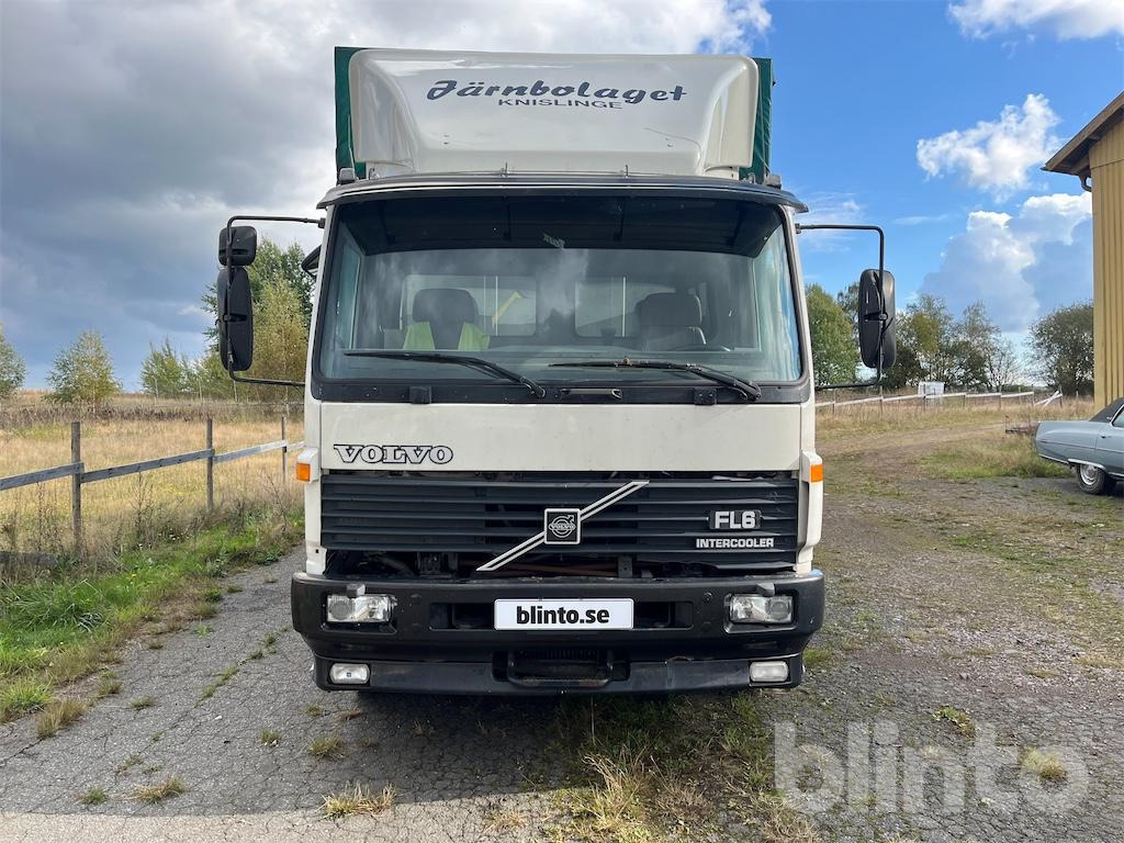 VOLVO FL 615 4X2 - Camion cu prelată: Foto 2 VOLVO FL 615 4X2 - Camion cu prelată: Foto 2
