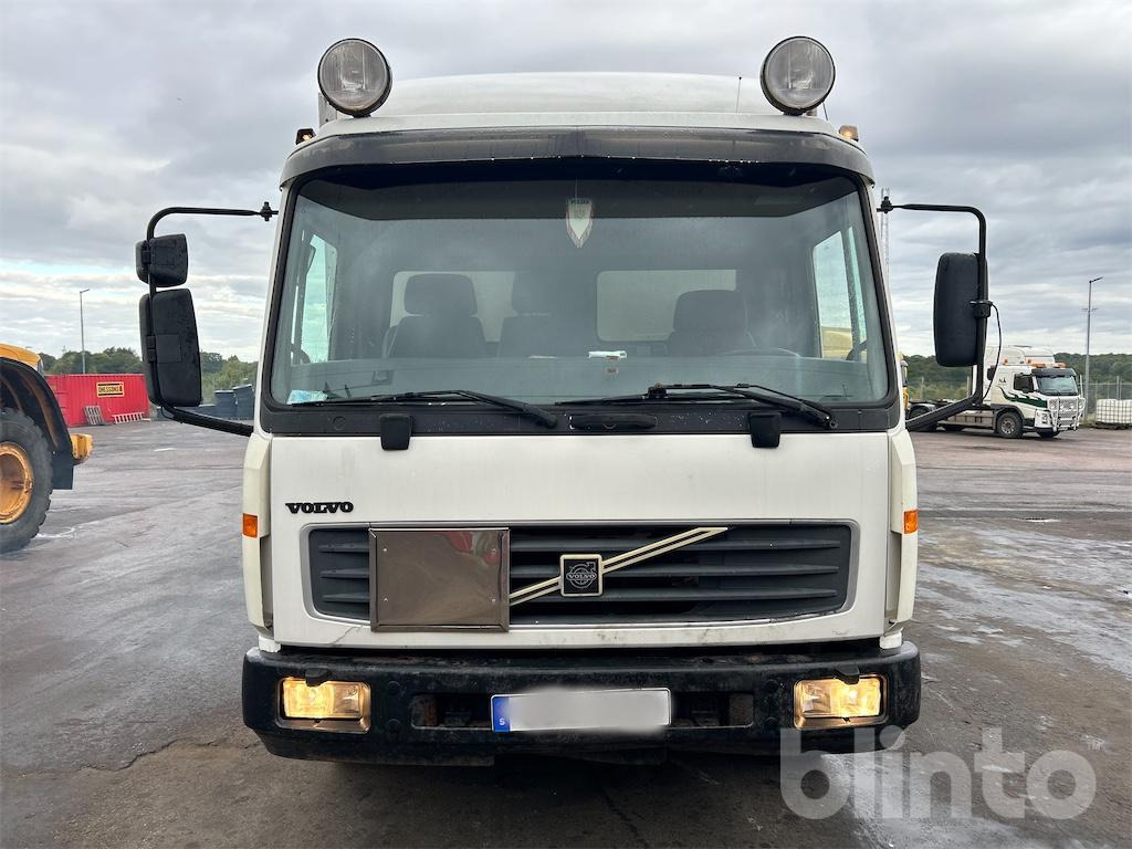 Volvo FL611 4x2 - Nybesiktigad - Camion furgon: Foto 2 Volvo FL611 4x2 - Nybesiktigad - Camion furgon: Foto 2