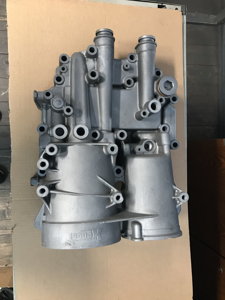 MODULO RAFFREDDAMENTO OLIO MOTORI MAN D2066 / D2676 - Motor şi piese pentru Camion: Foto 1 MODULO RAFFREDDAMENTO OLIO MOTORI MAN D2066 / D2676 - Motor şi piese pentru Camion: Foto 1
