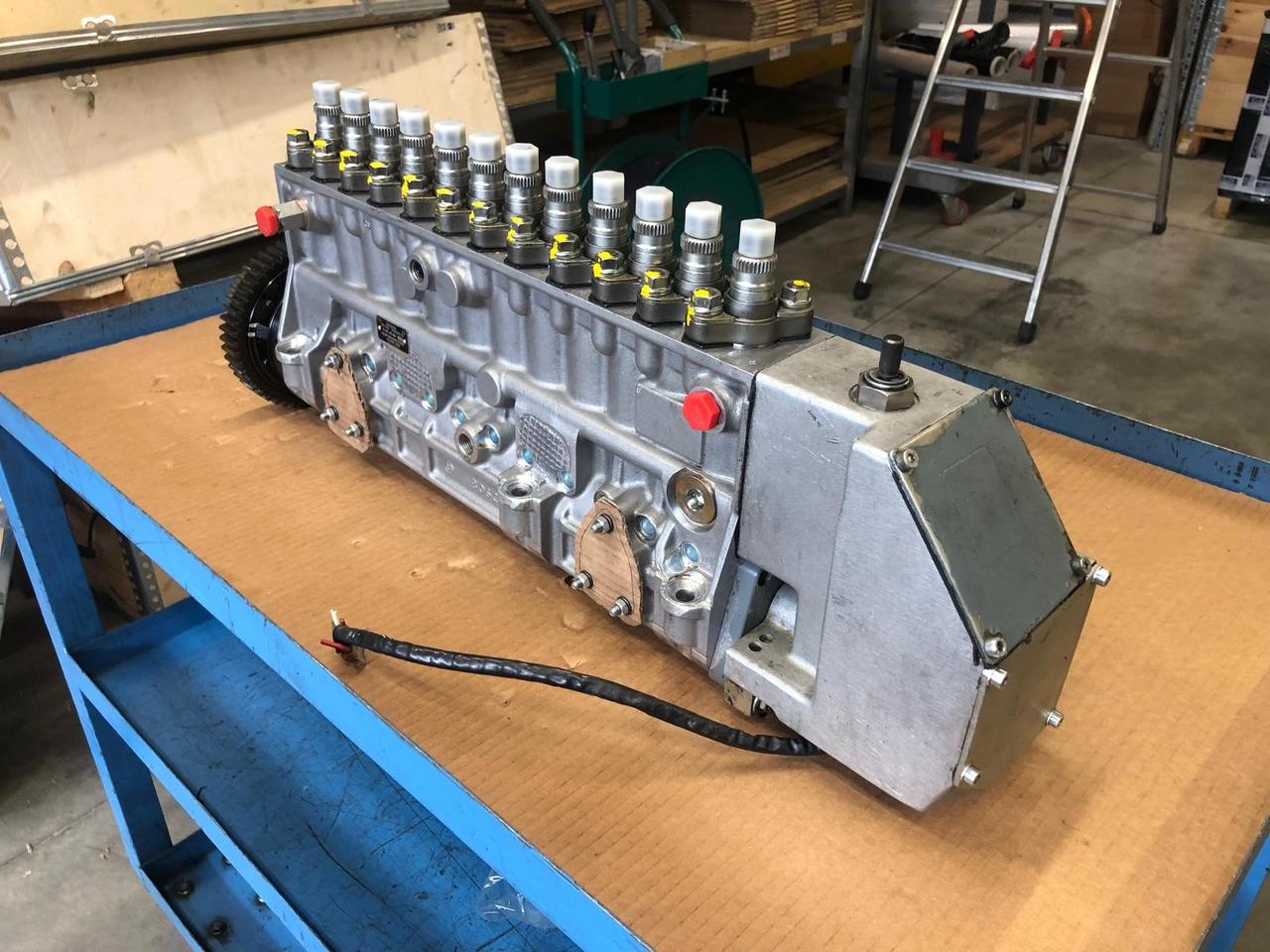 POMPA INIEZIONE MOTORE MAN D2842 - Pompă de combustibil: Foto 3 POMPA INIEZIONE MOTORE MAN D2842 - Pompă de combustibil: Foto 3