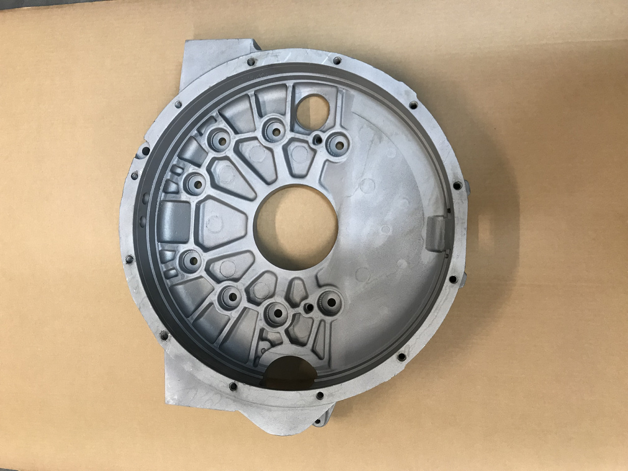 SCATOLA VOLANO MAN - D0824 / D0826 / D0834 / D0836 - SAE1 / SAE2 / SAE3 - Volant pentru Camion: Foto 3 SCATOLA VOLANO MAN - D0824 / D0826 / D0834 / D0836 - SAE1 / SAE2 / SAE3 - Volant pentru Camion: Foto 3