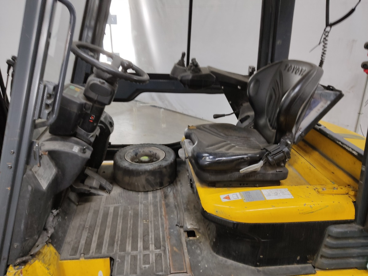 Toyota 7FBMF25 - Electrostivuitor: Foto 3 Toyota 7FBMF25 - Electrostivuitor: Foto 3