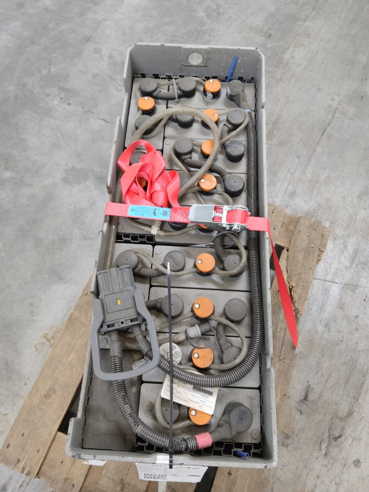 Weitere 24V620AH - Acumulator pentru Stivuitor: Foto 3 Weitere 24V620AH - Acumulator pentru Stivuitor: Foto 3