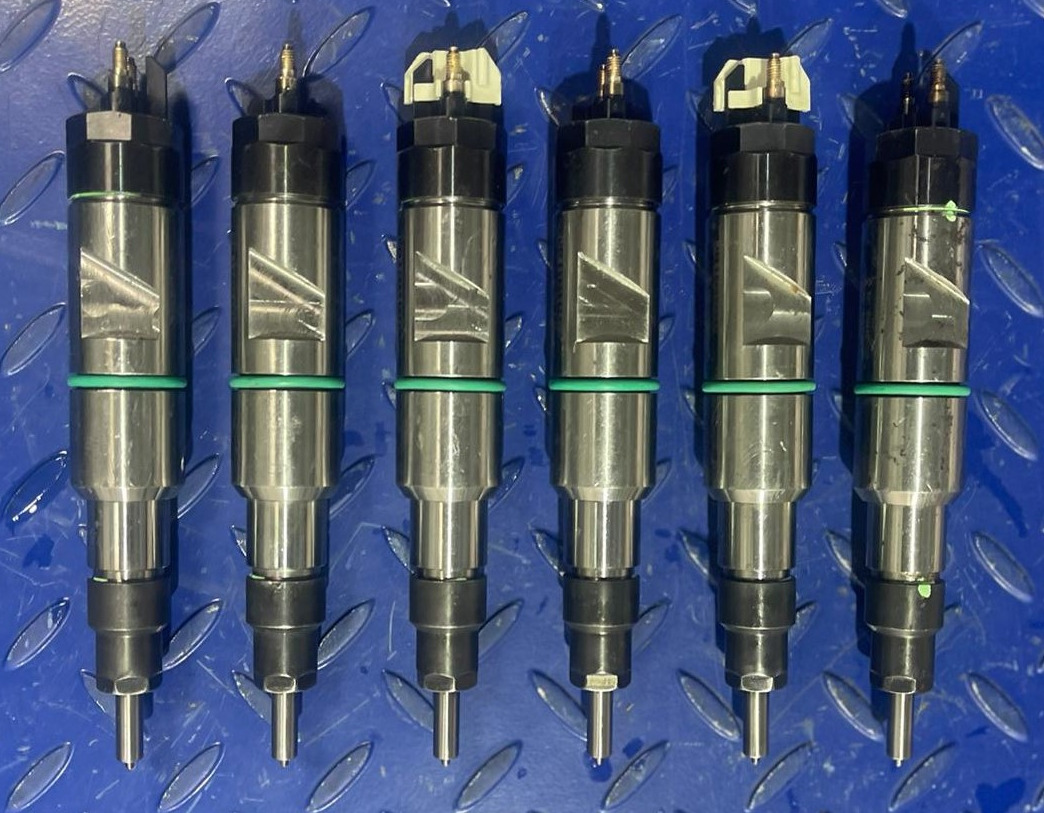 LIEBHERR Injector 600D1 10138687 - Injector pentru Utilaje constructii: Foto 1 LIEBHERR Injector 600D1 10138687 - Injector pentru Utilaje constructii: Foto 1