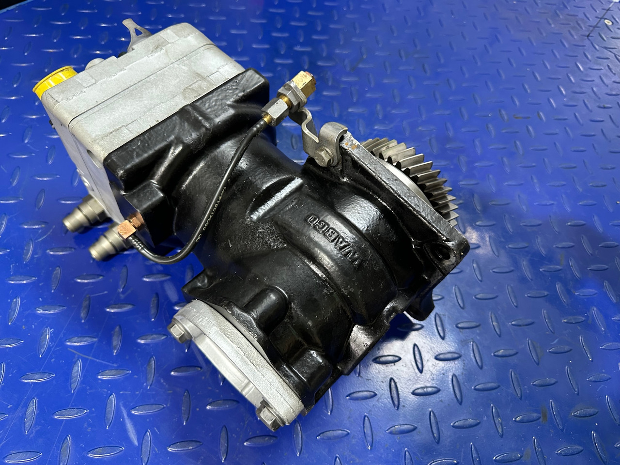 Mercedes Atego 3 Euro 6 Wabco Air Compressor A0011307615 - Piesă de schimb pentru Camion: Foto 2 Mercedes Atego 3 Euro 6 Wabco Air Compressor A0011307615 - Piesă de schimb pentru Camion: Foto 2