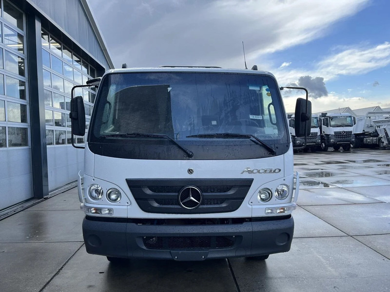 Mercedes-Benz Accelo 815 4x2 Garbage Compactor (2 units) Accelo 815 4x2 Garbage Compactor (2 units) - Autogunoiere: Foto 4 Mercedes-Benz Accelo 815 4x2 Garbage Compactor (2 units) Accelo 815 4x2 Garbage Compactor (2 units) - Autogunoiere: Foto 4