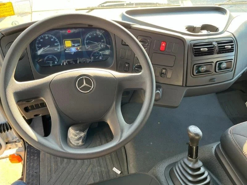 Interior photo 2: Leasing de Mercedes-Benz Atego 1418 4x2 Fuel Tank Truck Mercedes-Benz Atego 1418 4x2 Fuel Tank Truck