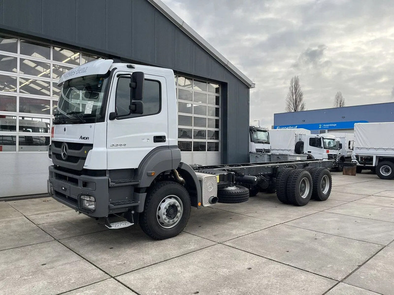 Mercedes-Benz Axor 3344 6x4 Chassis Cabin - Camion şasiu: Foto 1 Mercedes-Benz Axor 3344 6x4 Chassis Cabin - Camion şasiu: Foto 1