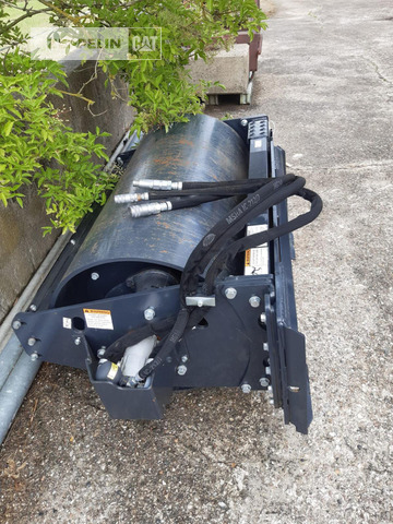 Bobcat Vibrationswalze 48 - Ataşament pentru Cilindru compactor: Foto 1 Bobcat Vibrationswalze 48 - Ataşament pentru Cilindru compactor: Foto 1