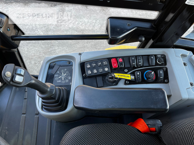 Încărcător frontal pe pneuri Cat 918M: Foto 24