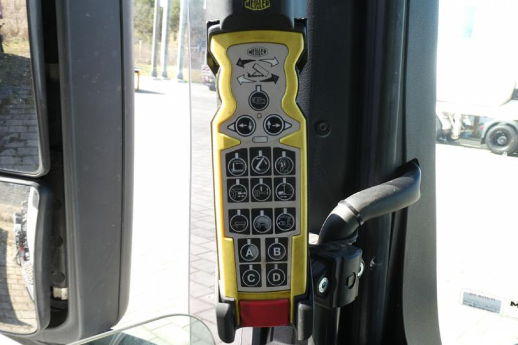 MAN TG-S 35.480 8x4 BL Abrollkipper mit Kran Penz-15L9.80+Meiller RK 30.60L Lenk-Lift Achse - Camion cu cârlig, Camion cu macara: Foto 3 MAN TG-S 35.480 8x4 BL Abrollkipper mit Kran Penz-15L9.80+Meiller RK 30.60L Lenk-Lift Achse - Camion cu cârlig, Camion cu macara: Foto 3