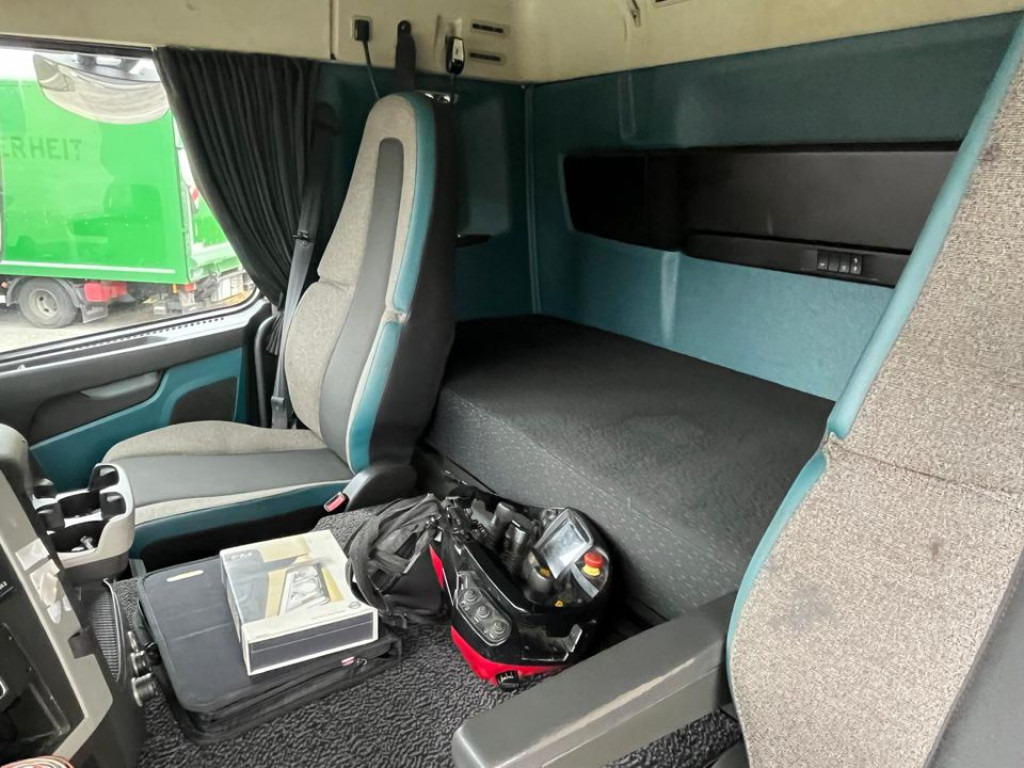 VOLVO (S) Truck FM 420 6x2 Pritsche Heckkran 27m t,Funk,Jib ,E6 - Camion platformă, Camion cu macara: Foto 3 VOLVO (S) Truck FM 420 6x2 Pritsche Heckkran 27m t,Funk,Jib ,E6 - Camion platformă, Camion cu macara: Foto 3