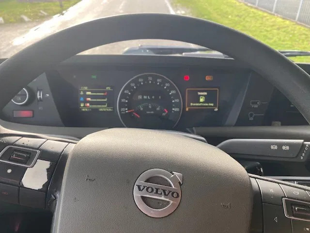 Volvo FH 13.460 "low deck" trekker, euro 6, XL cabine, show truck, apk gekeurd - Cap tractor: Foto 4 Volvo FH 13.460 "low deck" trekker, euro 6, XL cabine, show truck, apk gekeurd - Cap tractor: Foto 4