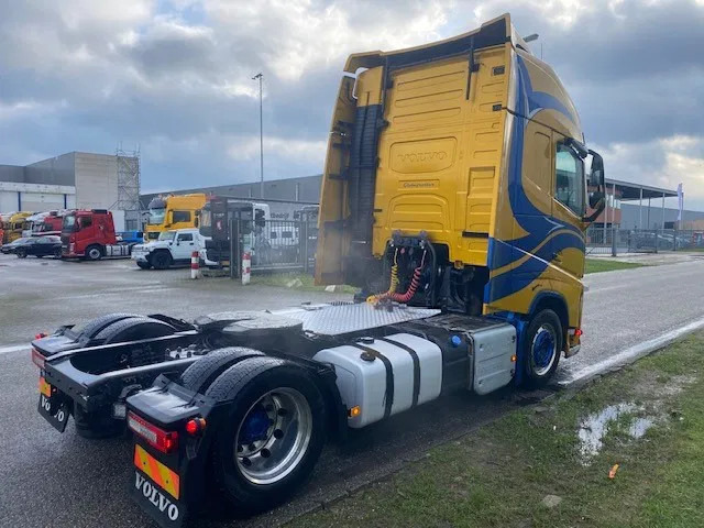 Volvo FH 13.460 "low deck" trekker, euro 6, XL cabine, show truck, apk gekeurd - Cap tractor: Foto 3 Volvo FH 13.460 "low deck" trekker, euro 6, XL cabine, show truck, apk gekeurd - Cap tractor: Foto 3