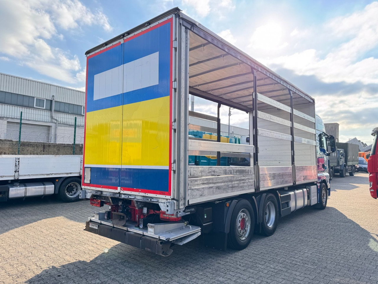 MAN 26.500 TGX+Anh LBW Euro6 Lift/Lenkachse - Camion cu prelată: Foto 4 MAN 26.500 TGX+Anh LBW Euro6 Lift/Lenkachse - Camion cu prelată: Foto 4
