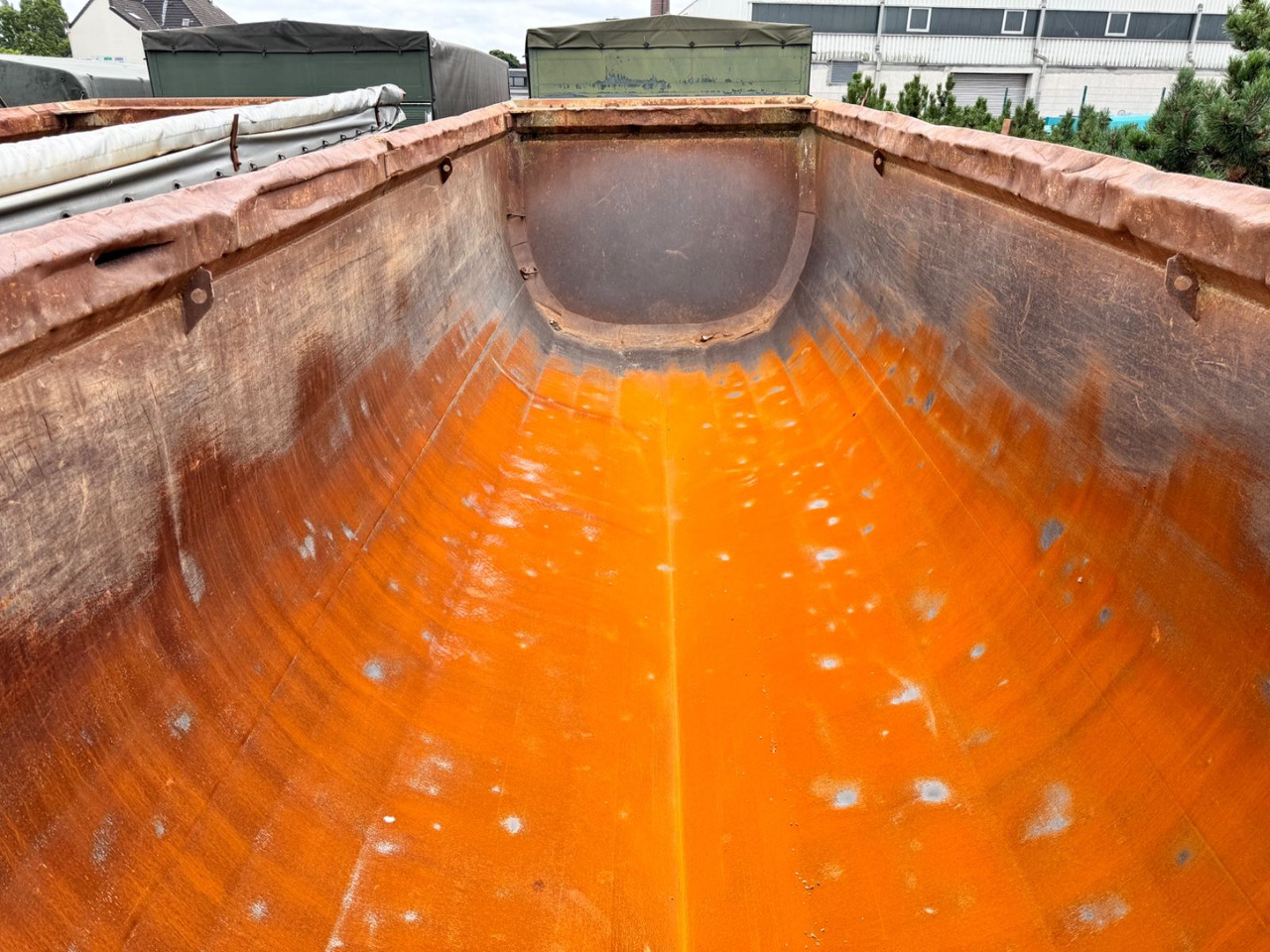 Semiremorcă basculantă Menci SA700R Kipper Mulde 27m³ Lift Stahl Stück: Foto 9 Semiremorcă basculantă Menci SA700R Kipper Mulde 27m³ Lift Stahl Stück: Foto 9