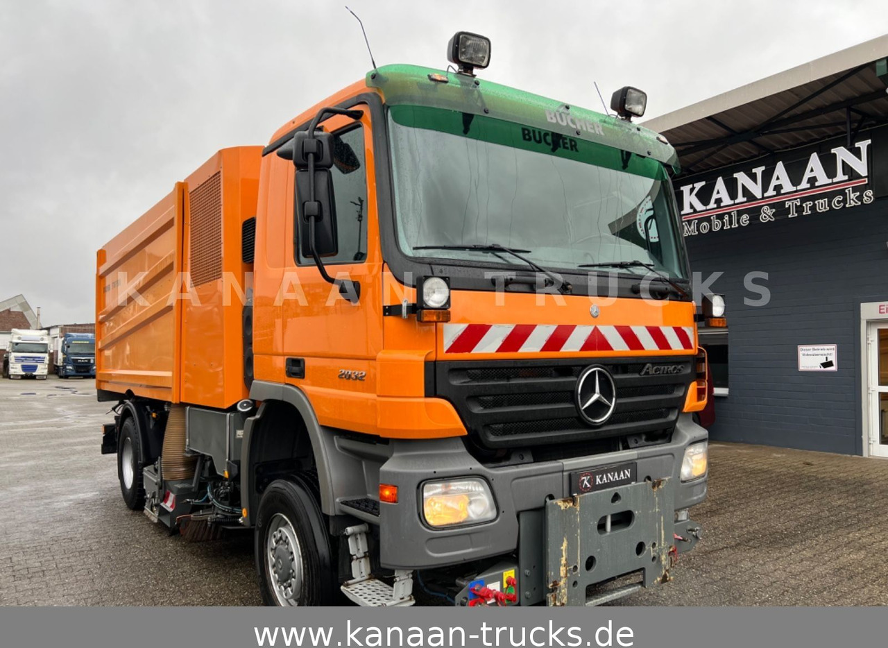 Mercedes-Benz 2032 Actros 4x4 Bucher STKF 9500 AIRPORT KLIMA - Măturătoare stradală: Foto 1 Mercedes-Benz 2032 Actros 4x4 Bucher STKF 9500 AIRPORT KLIMA - Măturătoare stradală: Foto 1