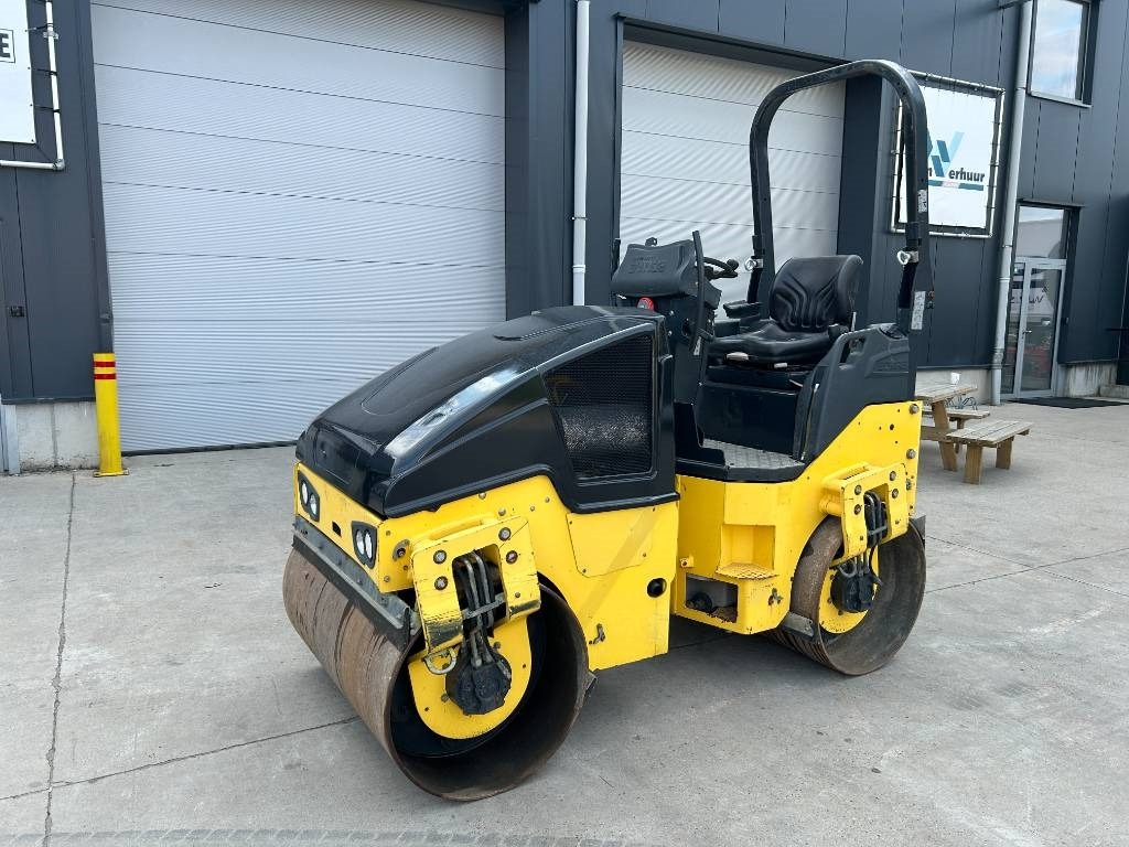 Bomag BW 120 AD-5 - Cilindru compactor pentru asfalt: Foto 2 Bomag BW 120 AD-5 - Cilindru compactor pentru asfalt: Foto 2