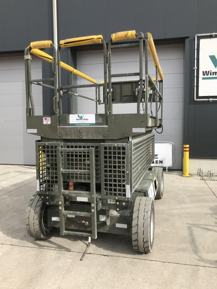 JLG M3369 (4331) - Platforma foarfeca: Foto 2 JLG M3369 (4331) - Platforma foarfeca: Foto 2