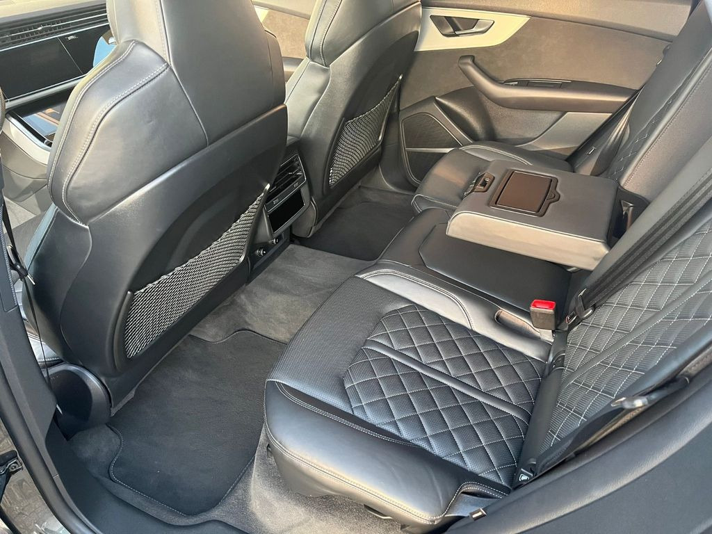 Audi Q8 50 TDI quattro tiptronic 22 Zoll*3xSline*Pano Audi Q8 50 TDI quattro tiptronic 22 Zoll*3xSline*Pano - SUV: Foto 4 Audi Q8 50 TDI quattro tiptronic 22 Zoll*3xSline*Pano Audi Q8 50 TDI quattro tiptronic 22 Zoll*3xSline*Pano - SUV: Foto 4