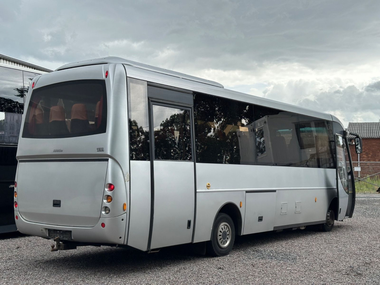 Iveco Kapena Tema 100 (32*Sitze*DE*TOP*Schalt) O510 Iveco Kapena Tema 100 , O 510, 818, Rapido - Microbuz, Transport persoane: Foto 2 Iveco Kapena Tema 100 (32*Sitze*DE*TOP*Schalt) O510 Iveco Kapena Tema 100 , O 510, 818, Rapido - Microbuz, Transport persoane: Foto 2