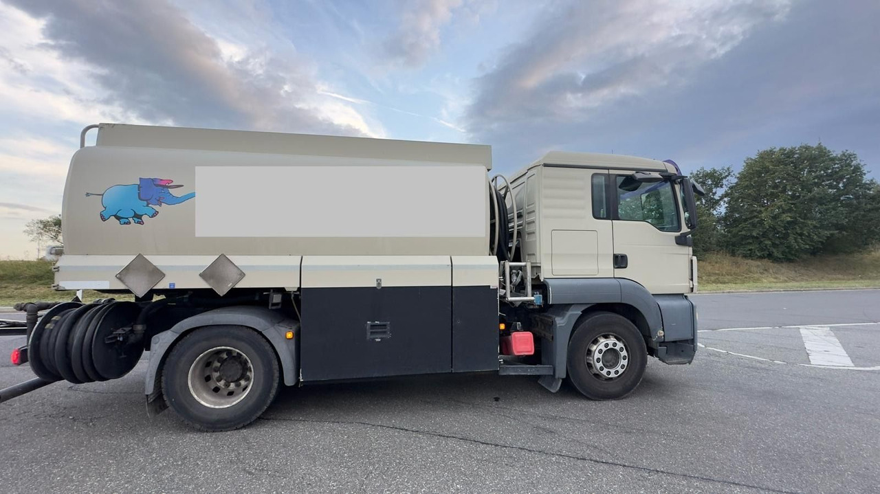 MAN TGS 18.440 4X2 BL A3 (Oben+Untenbefüllung) - Camion cisternă: Foto 2 MAN TGS 18.440 4X2 BL A3 (Oben+Untenbefüllung) - Camion cisternă: Foto 2