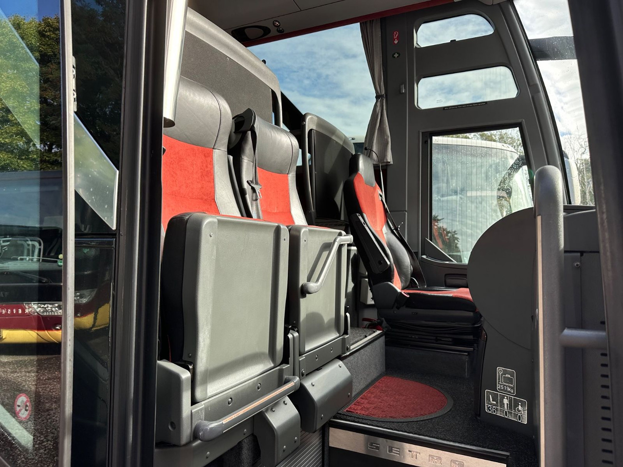 Setra S 416 HDH (V.I.P 2+1 Sitze*Panorama*TOP) - Autocar: Foto 3 Setra S 416 HDH (V.I.P 2+1 Sitze*Panorama*TOP) - Autocar: Foto 3