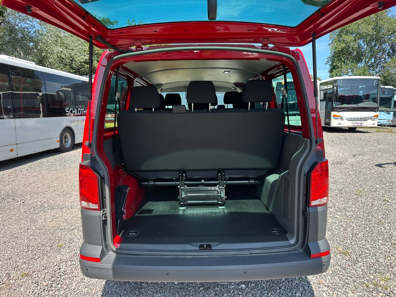 Volkswagen T6 Kombi (PDC Hi*ACC*StandHz*9 Sitzer*AC) - Transport persoane: Foto 4 Volkswagen T6 Kombi (PDC Hi*ACC*StandHz*9 Sitzer*AC) - Transport persoane: Foto 4