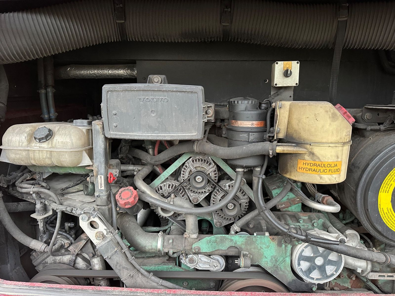 Volvo 9900 HD 6x2 (9700*415 HD*Tourismo RHD) - Autocar: Foto 4 Volvo 9900 HD 6x2 (9700*415 HD*Tourismo RHD) - Autocar: Foto 4