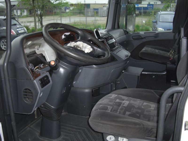 Mercedes-Benz Actros MP2 Megaspace / komplett - Cabină: Foto 3 Mercedes-Benz Actros MP2 Megaspace / komplett - Cabină: Foto 3
