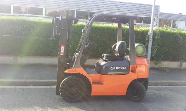 Stivuitor GPL Toyota 7FGF20: Foto 8